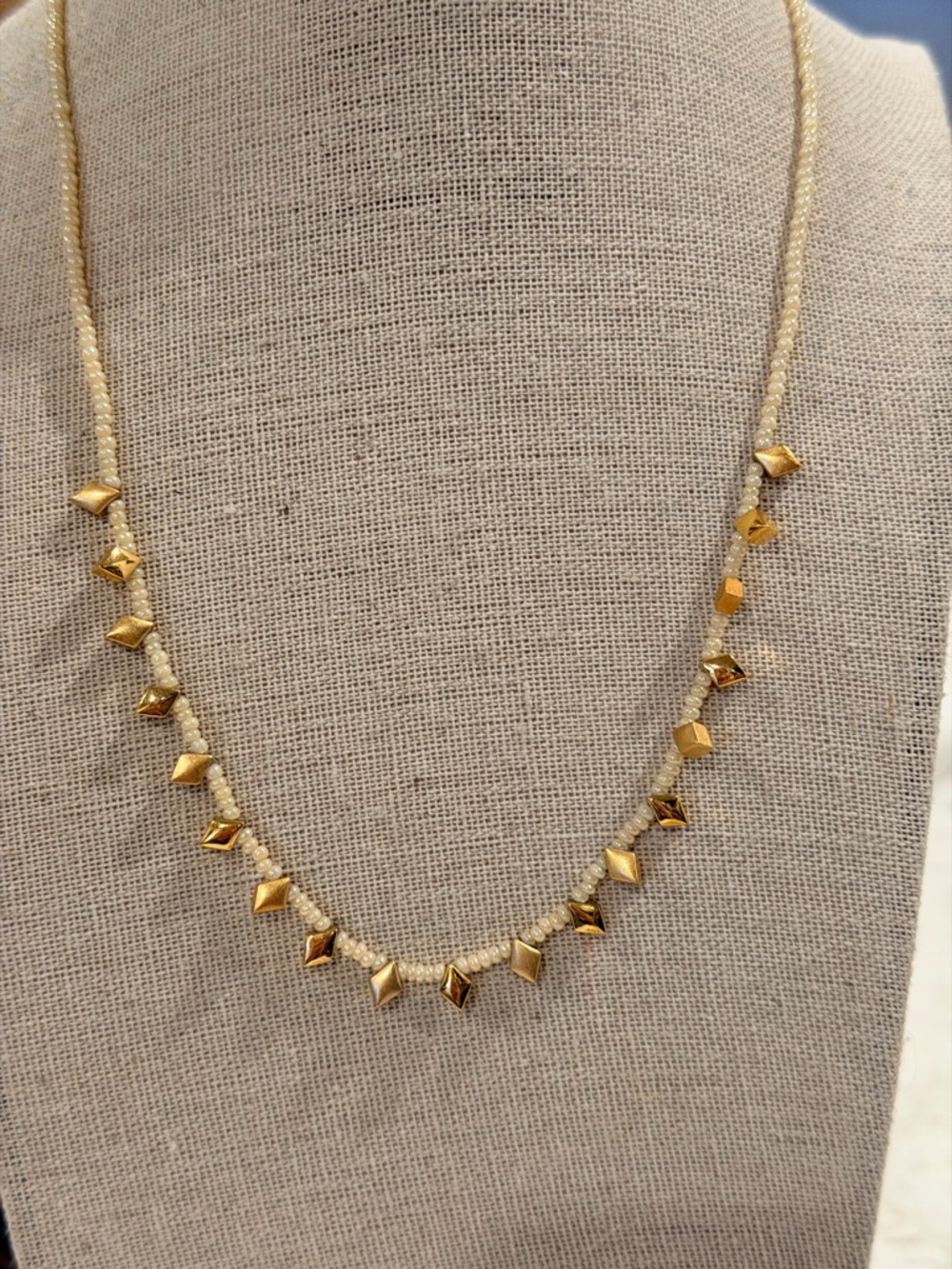Bundle of 4 vintage Napier jewelry items beads, pearls, seed beads, gold metal - Picture 4 of 9